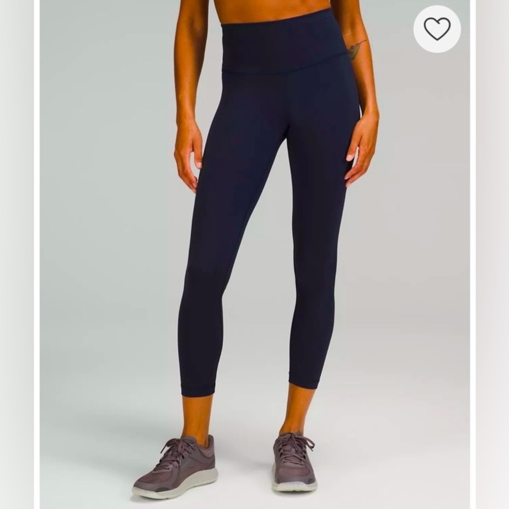 Like New Lululemon Navy Wunder Train High-Rise 25” Size 4